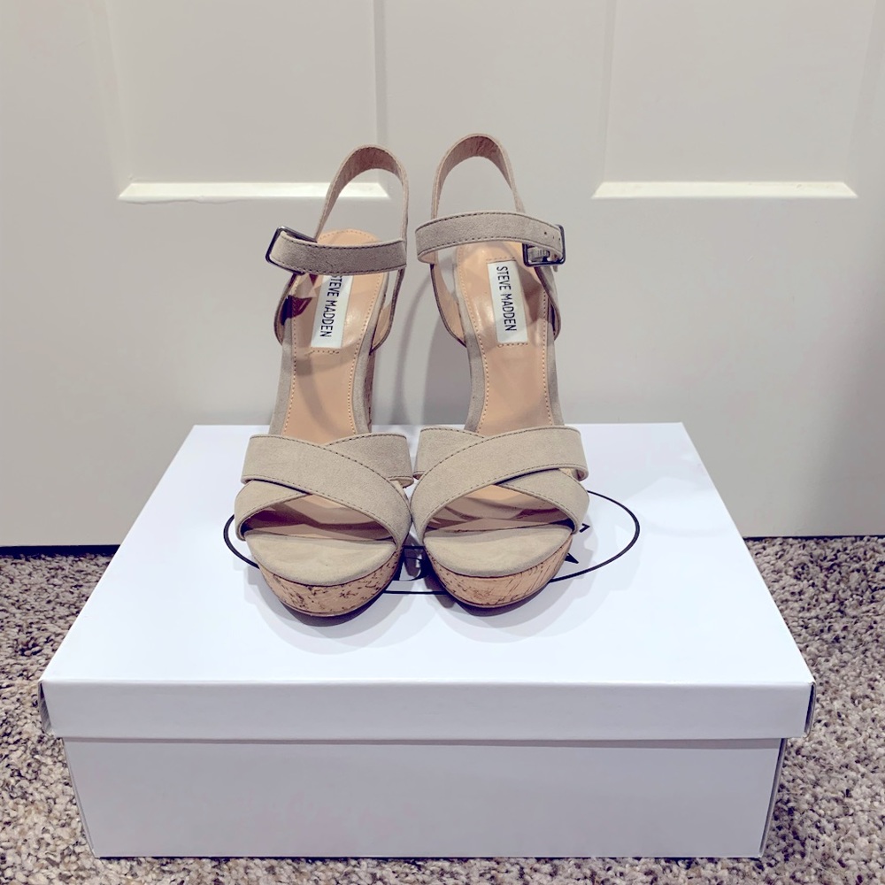 Steve Madden Beau wedges. Max height 5in. Worn less than a handful of times.